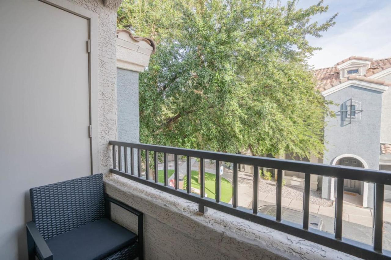 Apartamento Posh 2Bd - Midtown - Gym, Pool, W-D, Parking - Sleeps 8 Phoenix Exterior foto