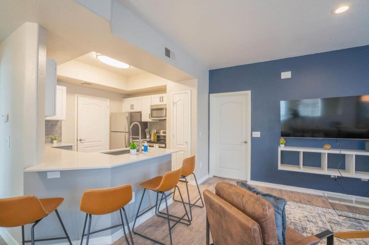 Apartamento Posh 2Bd - Midtown - Gym, Pool, W-D, Parking - Sleeps 8 Phoenix Exterior foto
