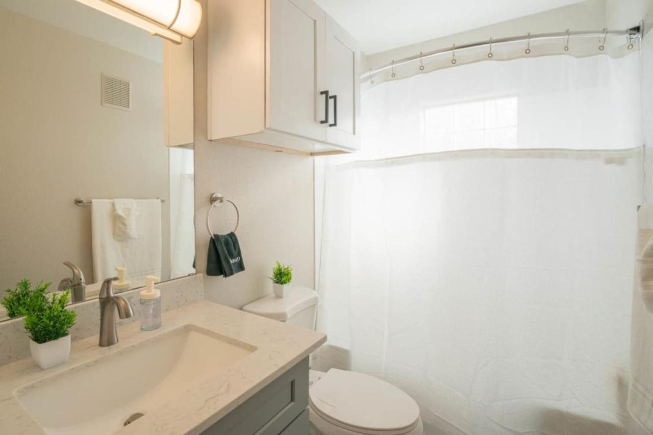 Apartamento Posh 2Bd - Midtown - Gym, Pool, W-D, Parking - Sleeps 8 Phoenix Exterior foto