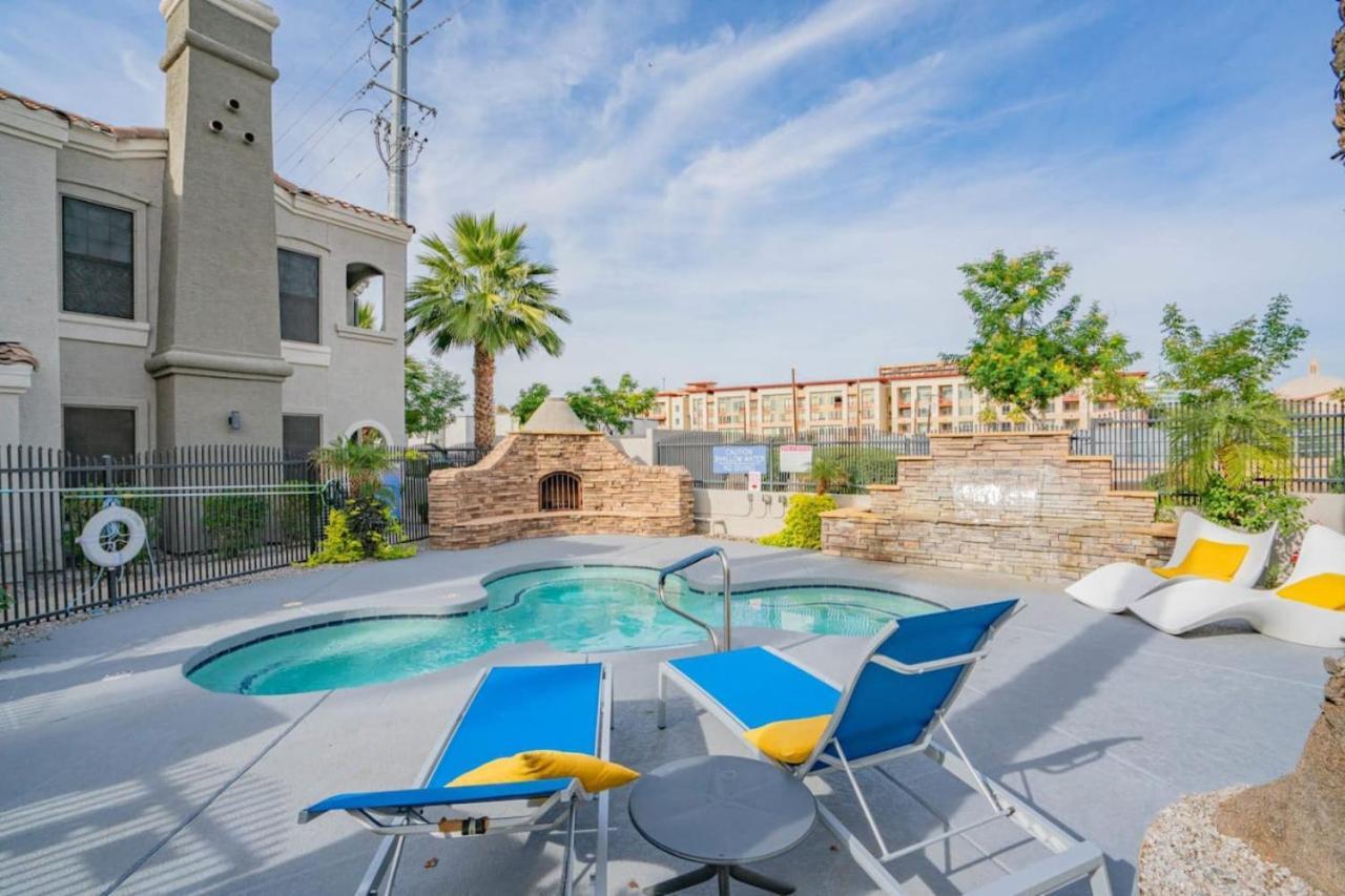 Apartamento Posh 2Bd - Midtown - Gym, Pool, W-D, Parking - Sleeps 8 Phoenix Exterior foto