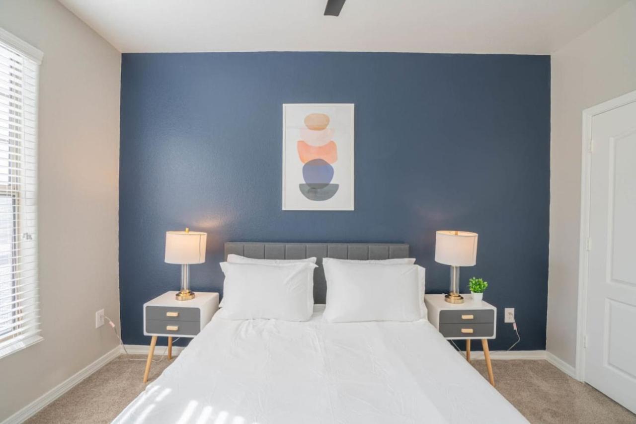 Apartamento Posh 2Bd - Midtown - Gym, Pool, W-D, Parking - Sleeps 8 Phoenix Exterior foto